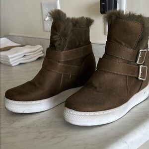 Brown Suede Women's Boots with Fur Trim